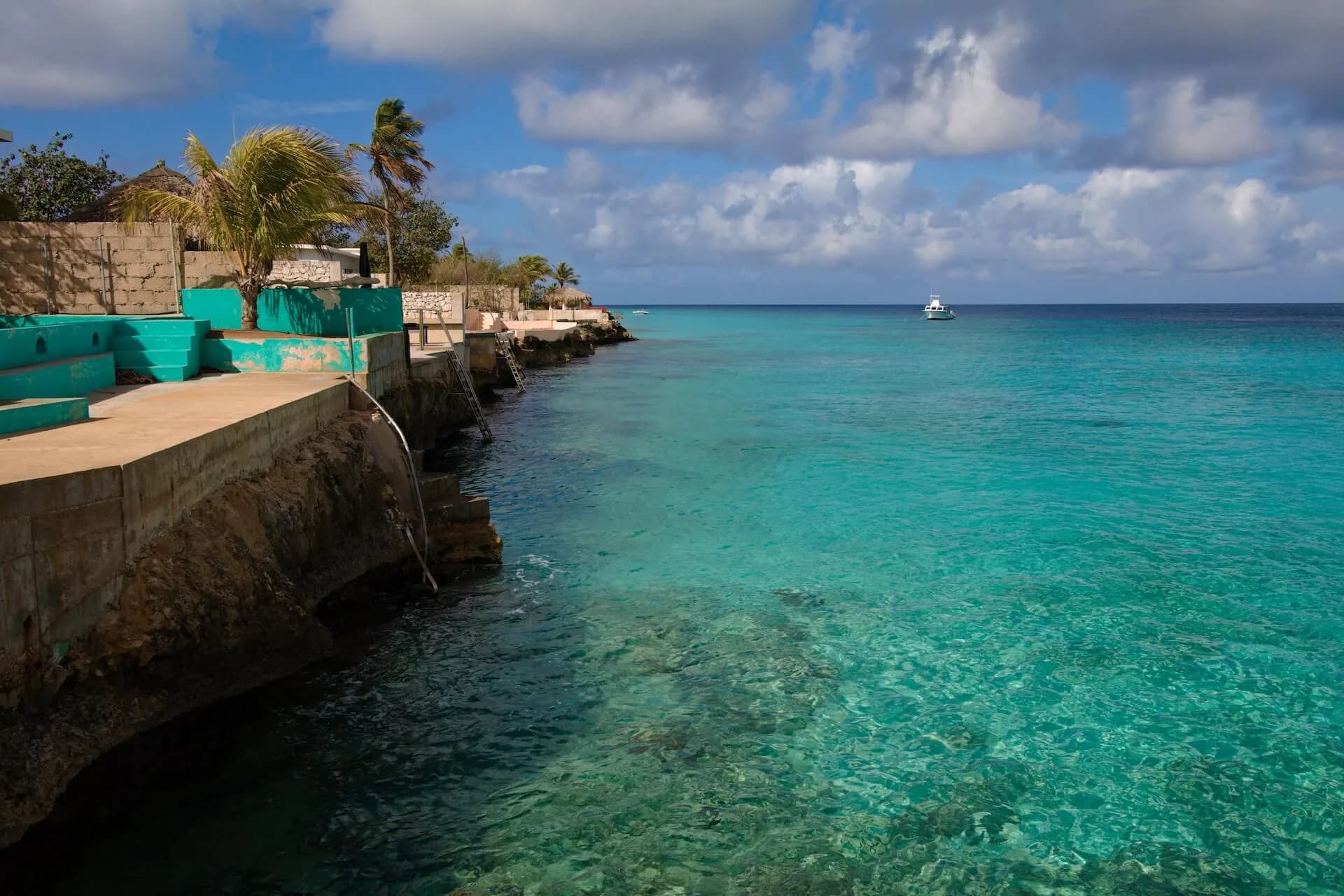 Clear Caribbean water and coral coastline of Bonaire