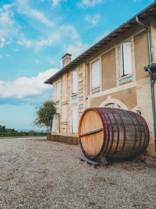 Elegant 18th-century architecture along Bordeaux's waterfront