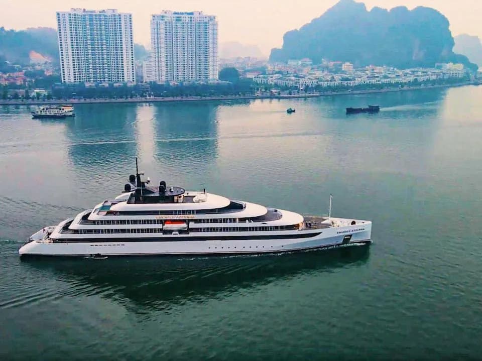 Emerald Cruises Star-Ship on a river